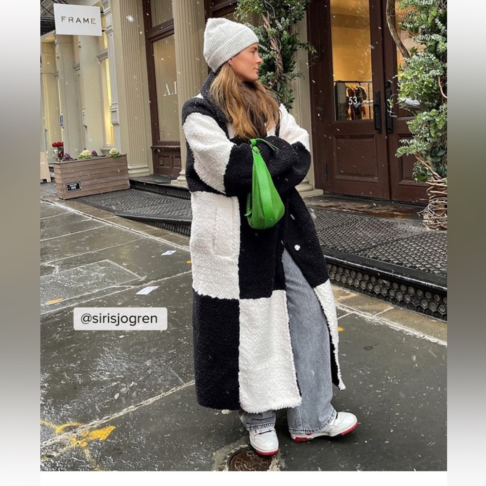 NA-KD checkered black and white coat